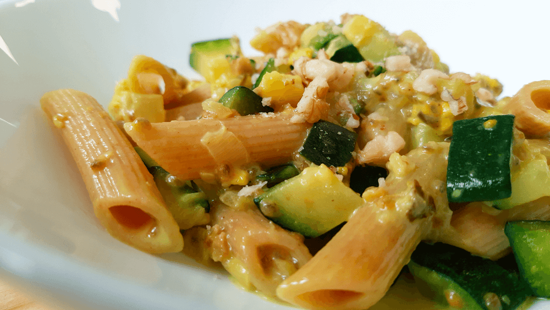 Pennette integrali con crema curcuma e semi di chia