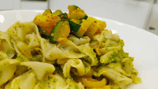 Tagliatelle VEGANE con pesto e zucchine